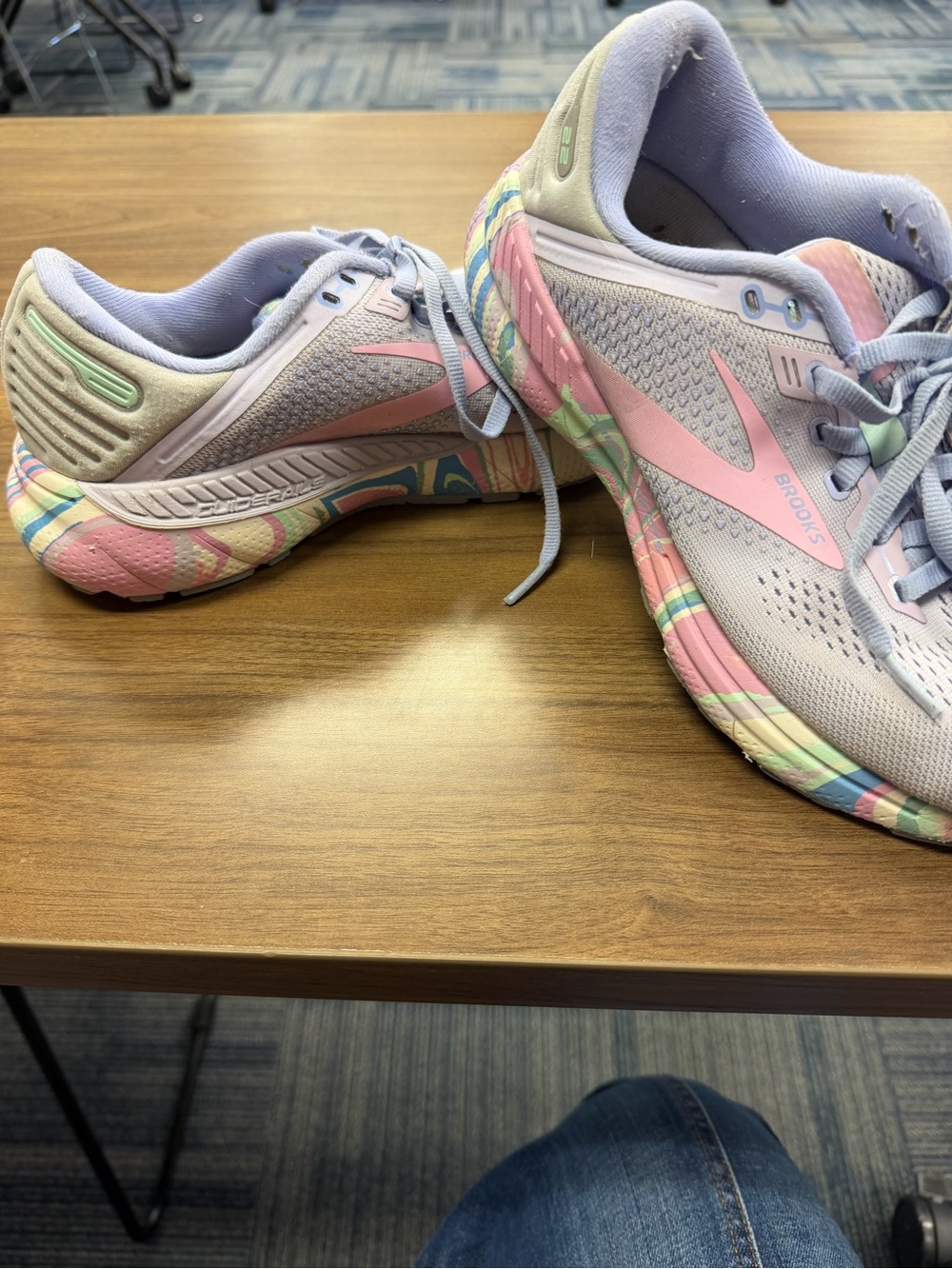 Women's Brooks Adrenaline GTS 22 running shoes